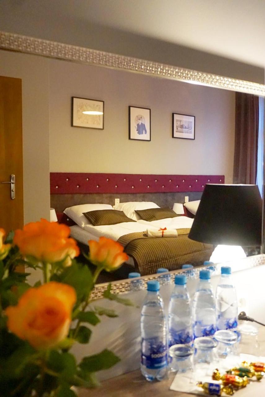 Expolis Residence - City Center Mtp Targi - 24H #Betterthanyourex Poznań Exterior foto